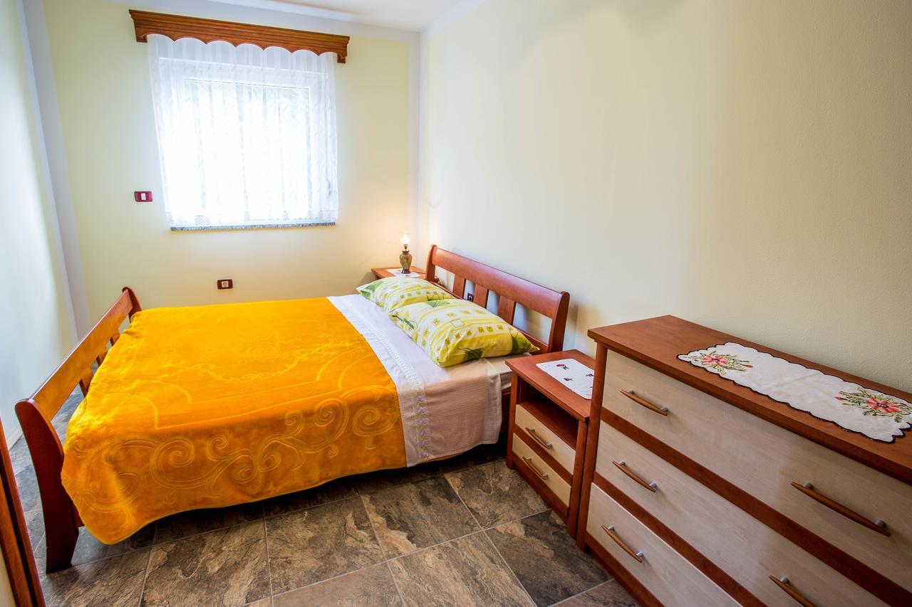 Villa Veli Vrh Pula Exteriör bild