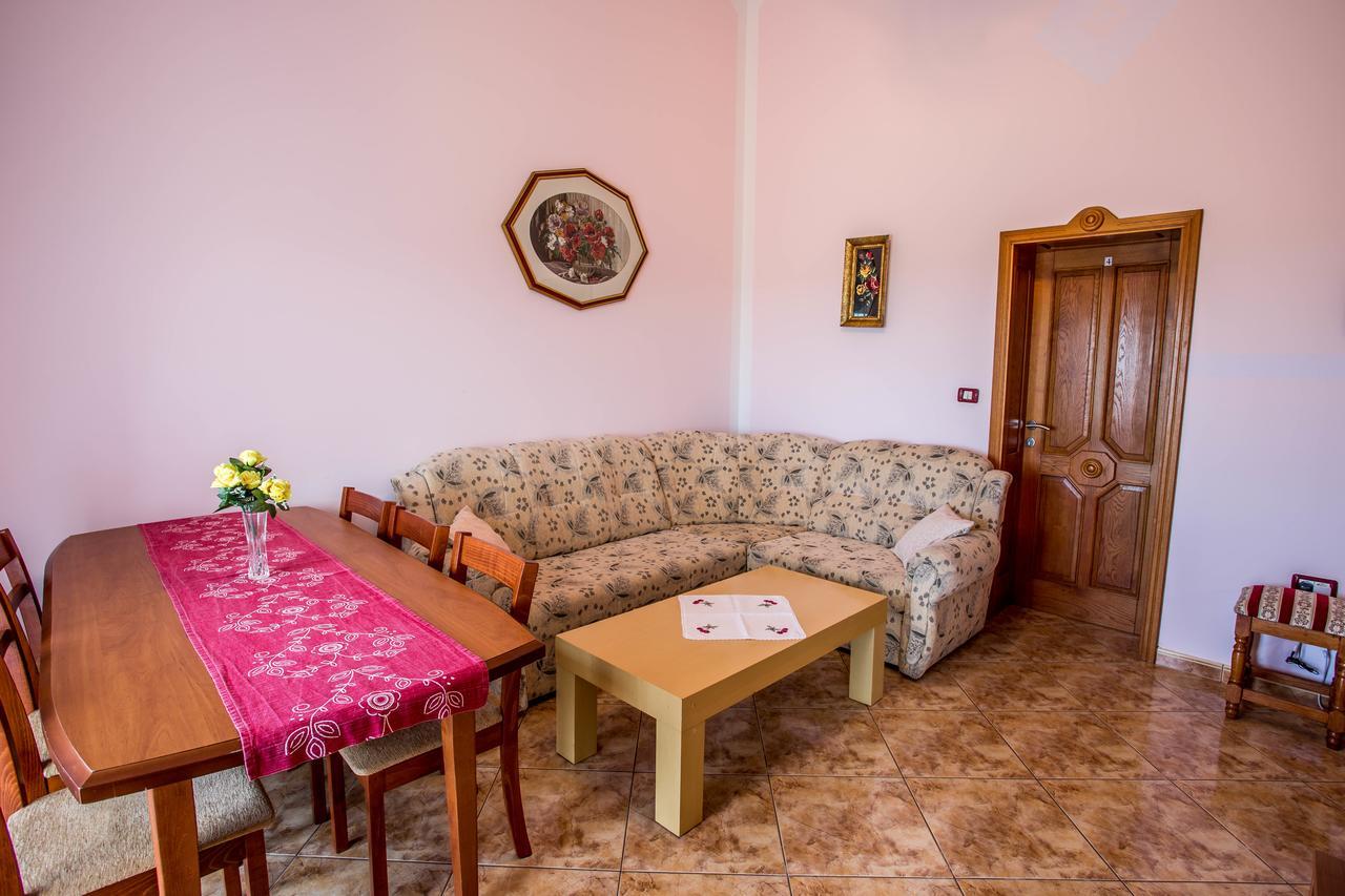 Villa Veli Vrh Pula Exteriör bild