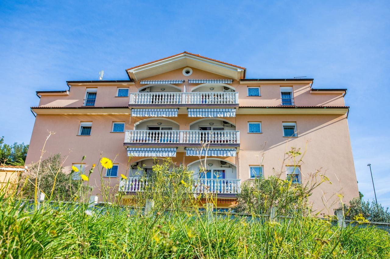 Villa Veli Vrh Pula Exteriör bild